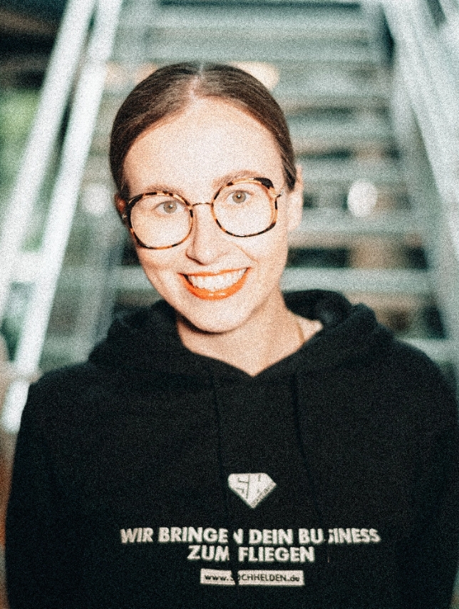 Teamporträt von Carina Felling, Suchhelden-Mitarbeiterin